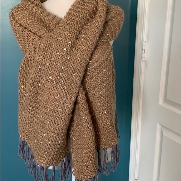Beautiful Knit wrap - Picture 5 of 5